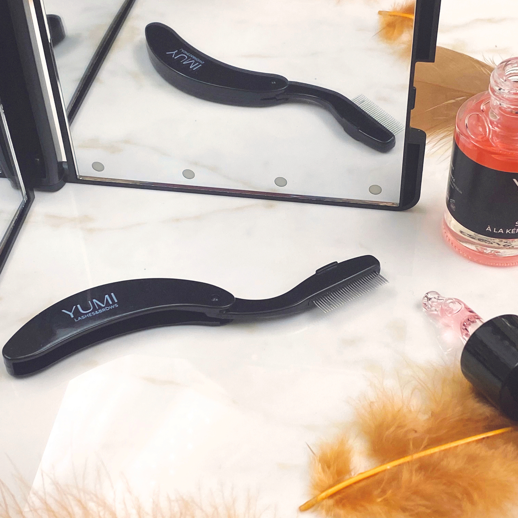 Yumi Brows Folding Eyebrow Comb